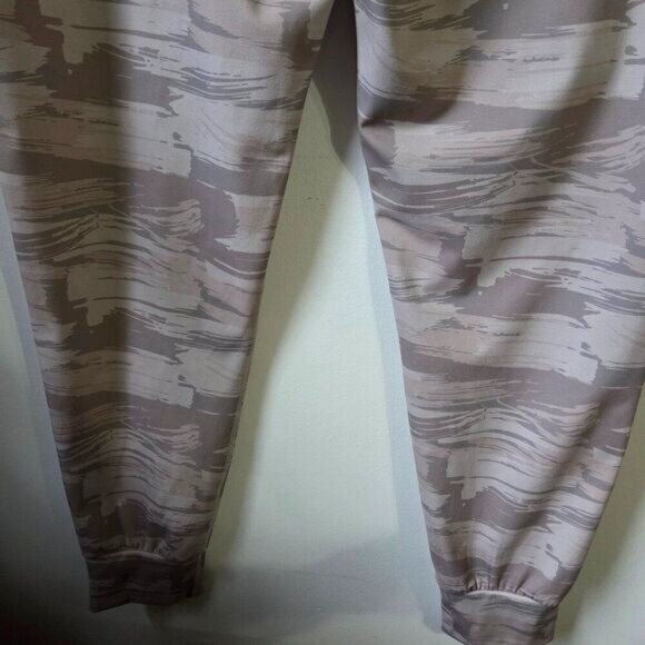 EUC LIKE NEW ALPHALETE ATHLETICS AMPLIFY CAMO PRINT LEGGINGS WOMENS SZ M - Picture 3 of 16